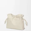 Medium Flamenco-clutch i nappa kalvskinn Sea Salt Medium Flamenco-clutch i nappa kalvskinn Sea Salt