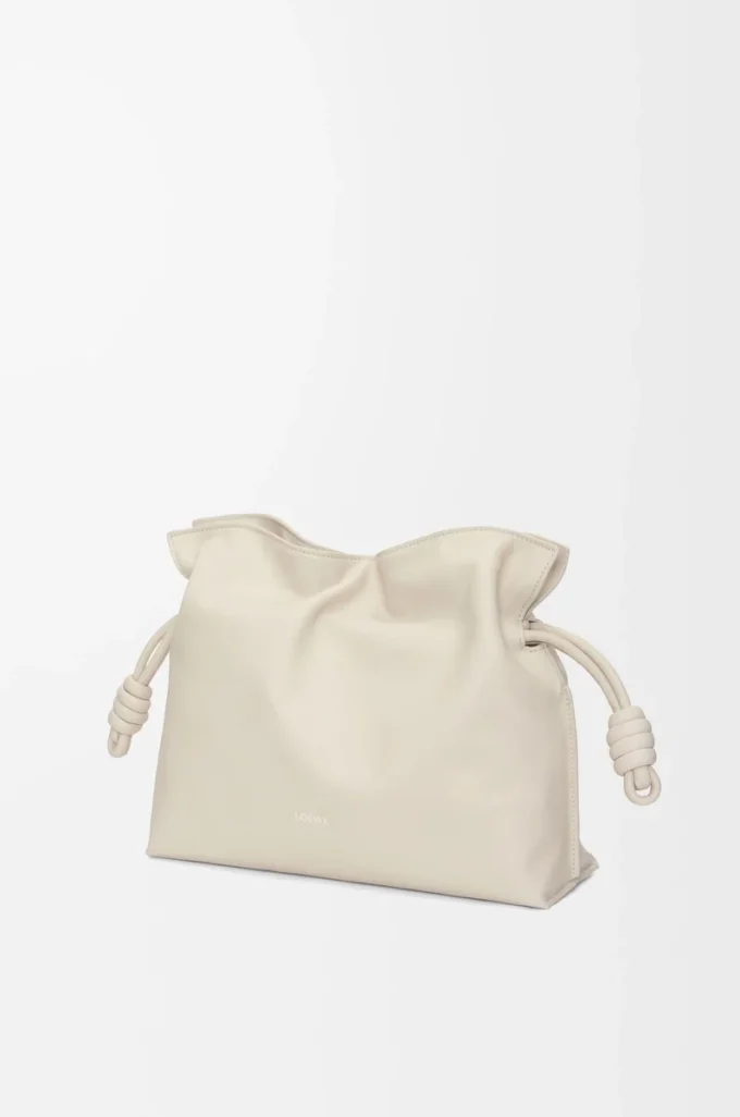 Medium Flamenco-clutch i nappa kalvskinn Sea Salt Medium Flamenco-clutch i nappa kalvskinn Sea Salt
