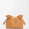 Medium Flamenco-clutch i nappa kalvskinn Warm Desert Medium Flamenco-clutch i nappa kalvskinn Warm Desert