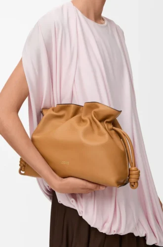 Medium Flamenco-clutch i nappa kalvskinn Warm Desert