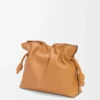 Medium Flamenco-clutch i nappa kalvskinn Warm Desert Medium Flamenco-clutch i nappa kalvskinn Warm Desert