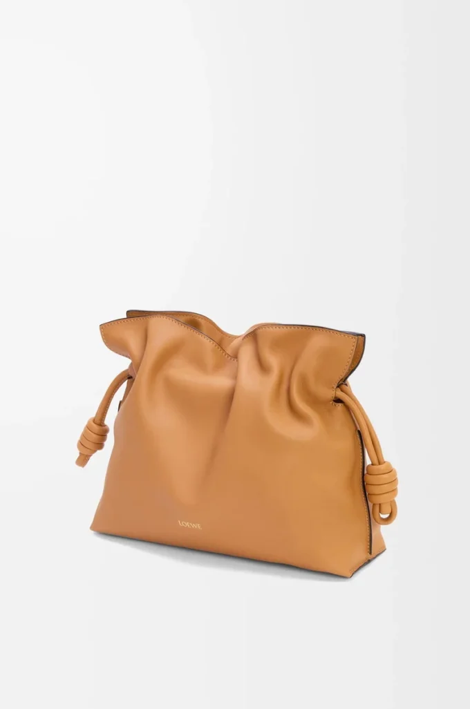Medium Flamenco-clutch i nappa kalvskinn Warm Desert Medium Flamenco-clutch i nappa kalvskinn Warm Desert