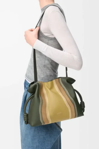 Medium Flamenco-clutch Landscape i nappa-kalvskinn Bottle Green/Ochre