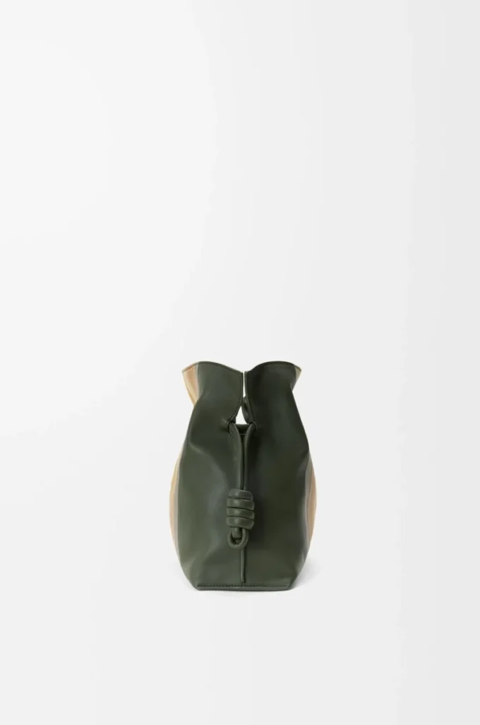 Medium Flamenco-clutch Landscape i nappa-kalvskinn Bottle Green/Ochre Medium Flamenco-clutch Landscape i nappa-kalvskinn Bottle Green/Ochre