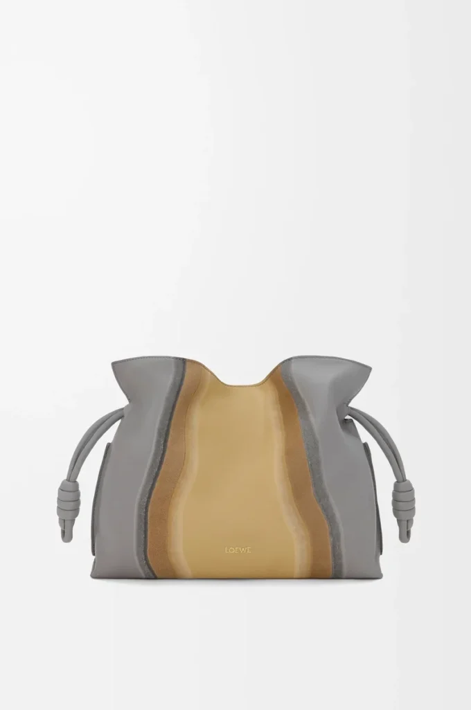 Medium Flamenco-clutch Landscape i nappa kalvskinn Sparkling Grey/Butter Medium Flamenco-clutch Landscape i nappa kalvskinn Sparkling Grey/Butter