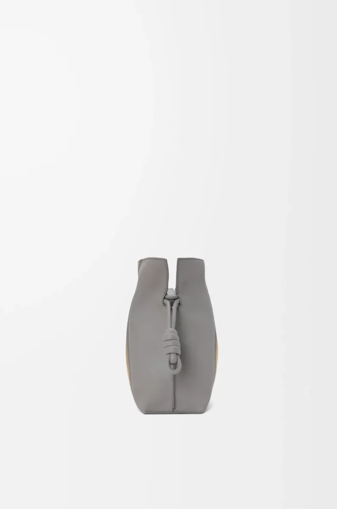 Medium Flamenco-clutch Landscape i nappa kalvskinn Sparkling Grey/Butter Medium Flamenco-clutch Landscape i nappa kalvskinn Sparkling Grey/Butter