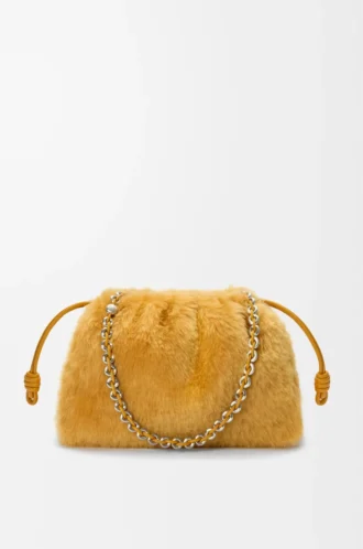Medium Flamenco-handväska i shearling Gula
