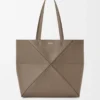 Medium horisontell Puzzle Fold-väska i mjukt kornat kalvskinn Taupe Medium horisontell Puzzle Fold-väska i mjukt kornat kalvskinn Taupe
