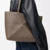 Medium horisontell Puzzle Fold-väska i mjukt kornat kalvskinn Taupe Medium horisontell Puzzle Fold-väska i mjukt kornat kalvskinn Taupe