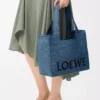 Medium LOEWE Font-väska i raffia Ljusblå Medium LOEWE Font-väska i raffia Ljusblå