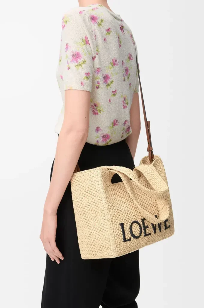 Medium LOEWE Font-väska i raffia, naturfärgad Medium LOEWE Font-väska i raffia, naturfärgad