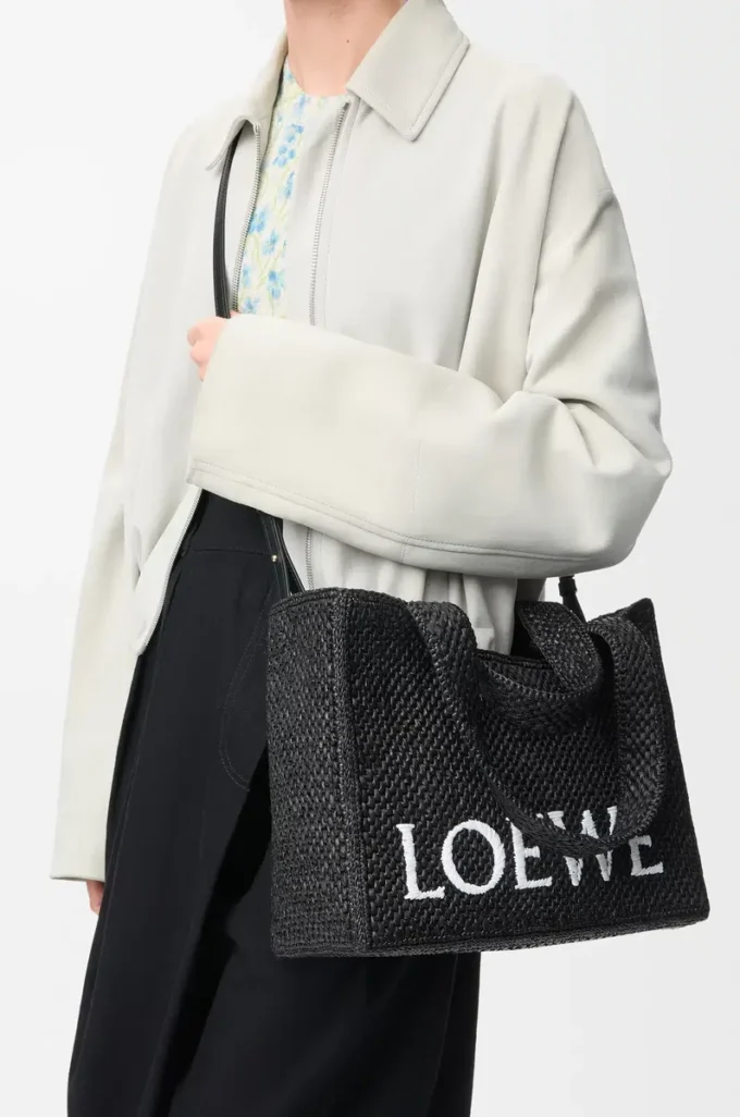 Medium LOEWE Font-väska i raffia Svart Medium LOEWE Font-väska i raffia Svart