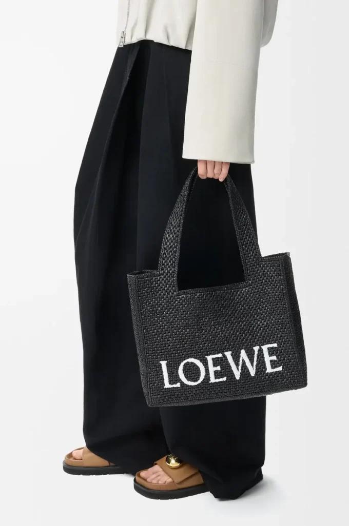Medium LOEWE Font-väska i raffia Svart Medium LOEWE Font-väska i raffia Svart