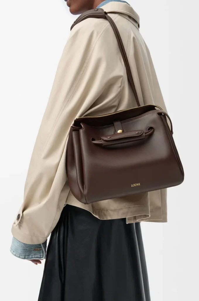 Medium Madrid-väska i mjukt kalvskinn Dark Chestnut Medium Madrid-väska i mjukt kalvskinn Dark Chestnut