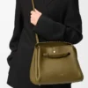 Medium Madrid-väska i mjukt kalvskinn Olive Medium Madrid-väska i mjukt kalvskinn Olive