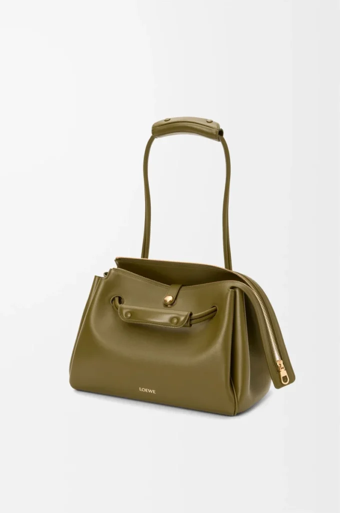 Medium Madrid-väska i mjukt kalvskinn Olive Medium Madrid-väska i mjukt kalvskinn Olive
