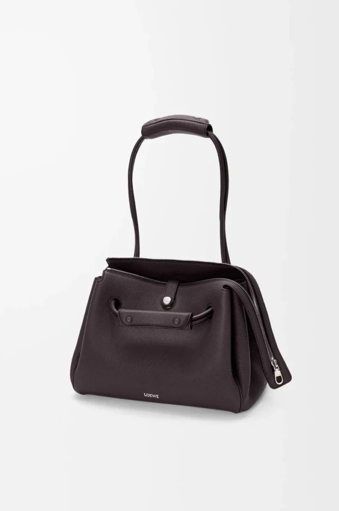Medium Madrid-väska i mjukt kornat kalvskinn Dark Ebony Medium Madrid-väska i mjukt kornat kalvskinn Dark Ebony
