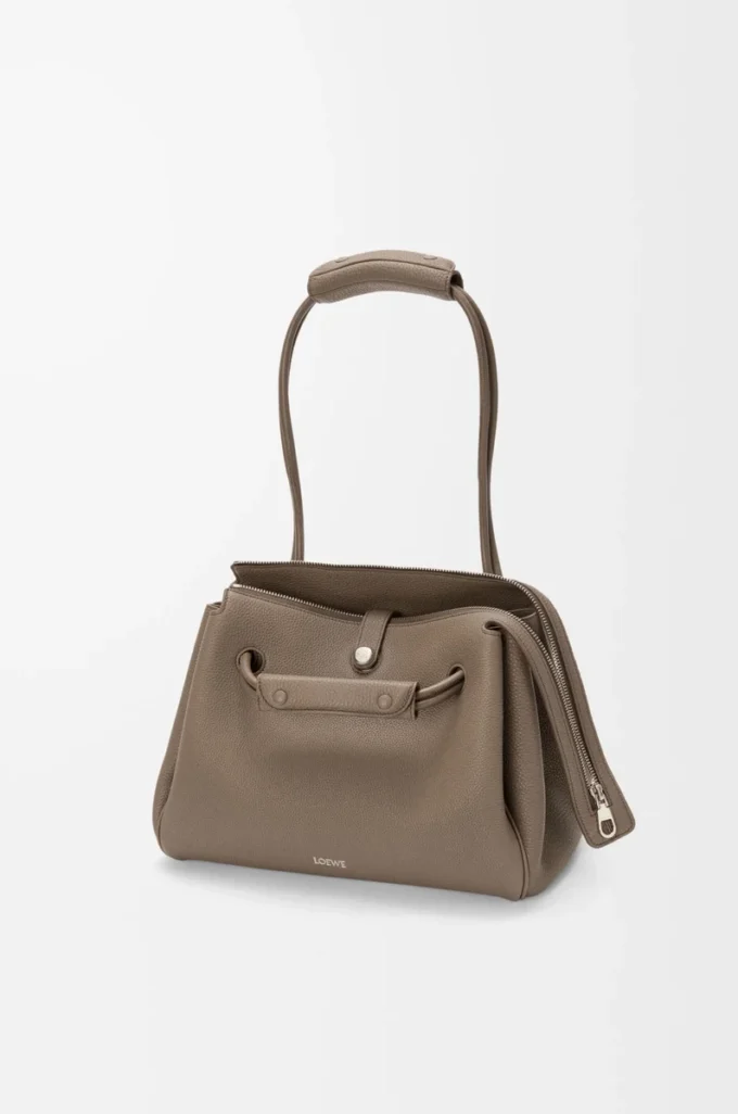 Medium Madrid-väska i mjukt kornat kalvskinn Taupe Medium Madrid-väska i mjukt kornat kalvskinn Taupe
