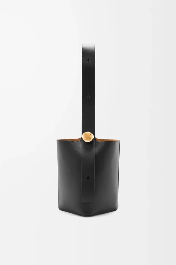 Medium Pebble-hinkväska i slätt kalvskinn Svart Medium Pebble-hinkväska i slätt kalvskinn Svart