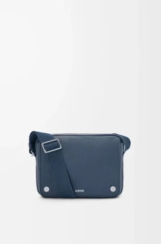 Medium Pebble-messengerbag i mjukt kornat kalvskinn Indigo Dye