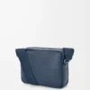 Medium Pebble-messengerbag i mjukt kornat kalvskinn Indigo Dye Medium Pebble-messengerbag i mjukt kornat kalvskinn Indigo Dye