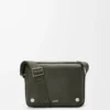 Medium Pebble-messengerbag i mjukt kornat kalvskinn Mörk khaki Medium Pebble-messengerbag i mjukt kornat kalvskinn Mörk khaki