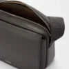 Medium Pebble-messengerbag i slätt kalvskinn, mörkgrå Medium Pebble-messengerbag i slätt kalvskinn, mörkgrå