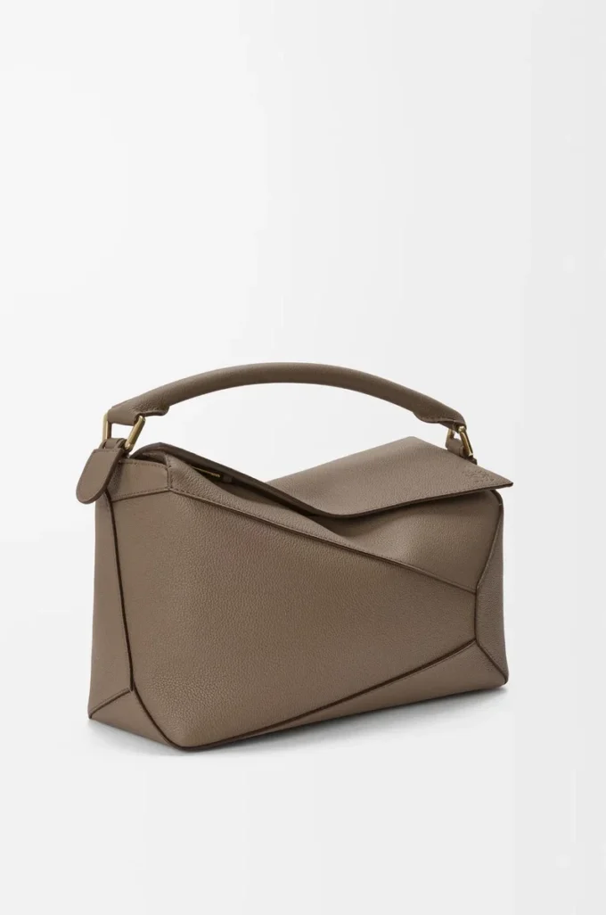 Medium Puzzle Edge-väska i mjukt kornat kalvskinn Taupe Medium Puzzle Edge-väska i mjukt kornat kalvskinn Taupe