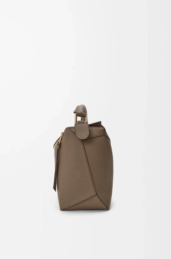 Medium Puzzle Edge-väska i mjukt kornat kalvskinn Taupe Medium Puzzle Edge-väska i mjukt kornat kalvskinn Taupe