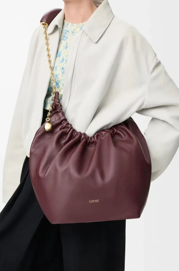 Medium Squeeze-väska i mjukt nappa-lammskinn, mörk burgundy Medium Squeeze-väska i mjukt nappa-lammskinn, mörk burgundy