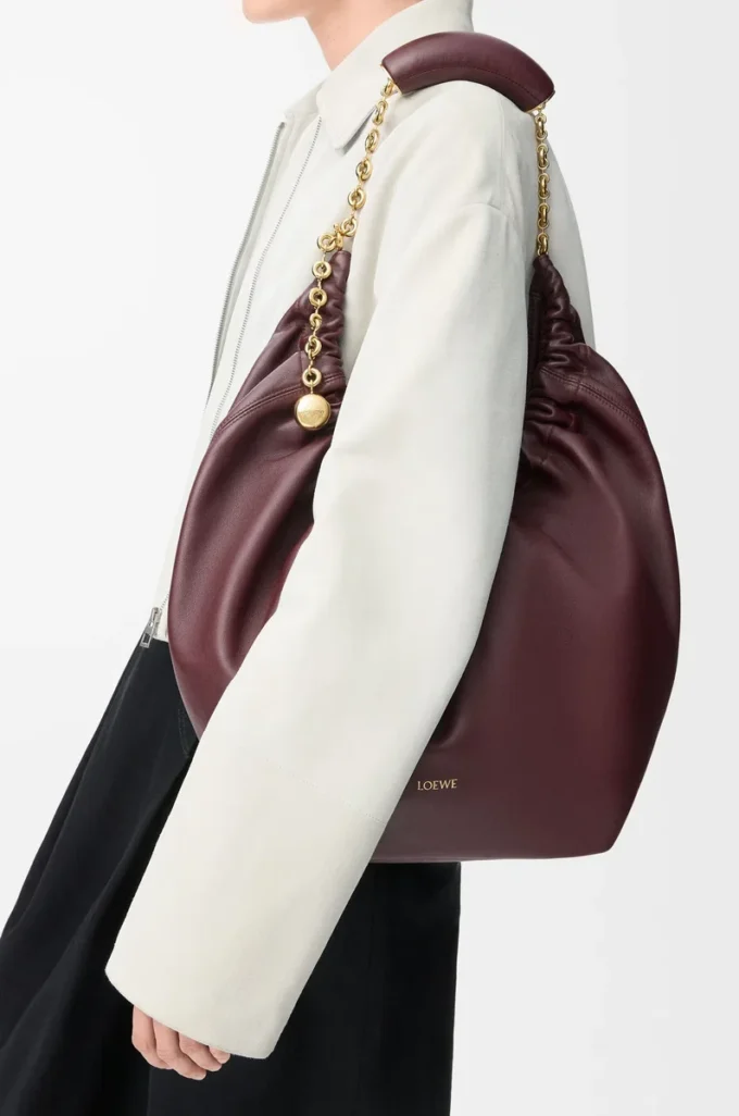 Medium Squeeze-väska i mjukt nappa-lammskinn, mörk burgundy Medium Squeeze-väska i mjukt nappa-lammskinn, mörk burgundy
