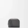 Mini crossbody-kameraväska i mjukt kornat kalvskinn Antracit Mini crossbody-kameraväska i mjukt kornat kalvskinn Antracit