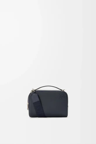 Mini crossbody-kameraväska i mjukt kornat kalvskinn Deep Navy