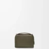 Mini crossbody-kameraväska i mjukt kornat kalvskinn Khaki Green Mini crossbody-kameraväska i mjukt kornat kalvskinn Khaki Green