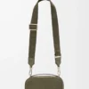 Mini crossbody-kameraväska i mjukt kornat kalvskinn Khaki Green Mini crossbody-kameraväska i mjukt kornat kalvskinn Khaki Green