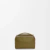 Mini crossbody-kameraväska i mjukt kornat kalvskinn Olivgrön Mini crossbody-kameraväska i mjukt kornat kalvskinn Olivgrön