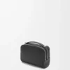 Mini crossbody-kameraväska i mjukt kornat kalvskinn Svart Mini crossbody-kameraväska i mjukt kornat kalvskinn Svart