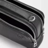 Mini crossbody-kameraväska i mjukt kornat kalvskinn Svart Mini crossbody-kameraväska i mjukt kornat kalvskinn Svart