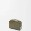 Mini crossbody-kameraväska i satin kalvskinn Khaki Green Mini crossbody-kameraväska i satin kalvskinn Khaki Green