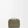 Mini crossbody-kameraväska i satin kalvskinn Khaki Green Mini crossbody-kameraväska i satin kalvskinn Khaki Green