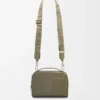Mini crossbody-kameraväska i satin kalvskinn Khaki Green Mini crossbody-kameraväska i satin kalvskinn Khaki Green