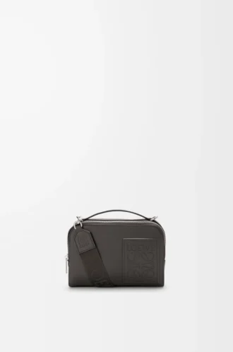Mini crossbody kameraväska i satin kalvskinn Mörkgrå