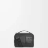 Mini crossbody kameraväska i satin kalvskinn Svart Mini crossbody kameraväska i satin kalvskinn Svart