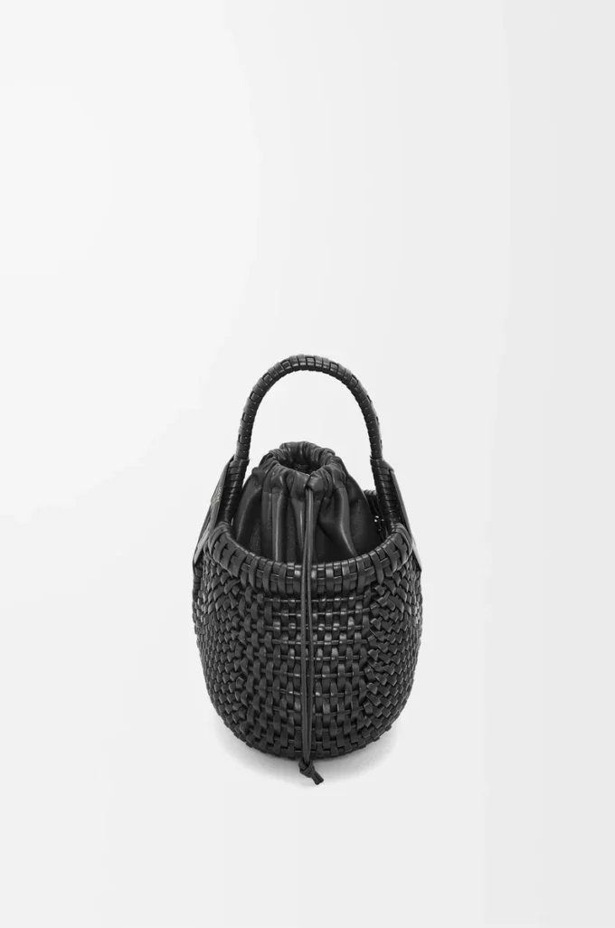 Mini Diamond Round Basket-väska i kalvskinn Svart Mini Diamond Round Basket-väska i kalvskinn Svart