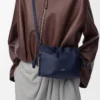 Mini Flamenco-clutch i nappa kalvskinn Abyss Blue Mini Flamenco-clutch i nappa kalvskinn Abyss Blue
