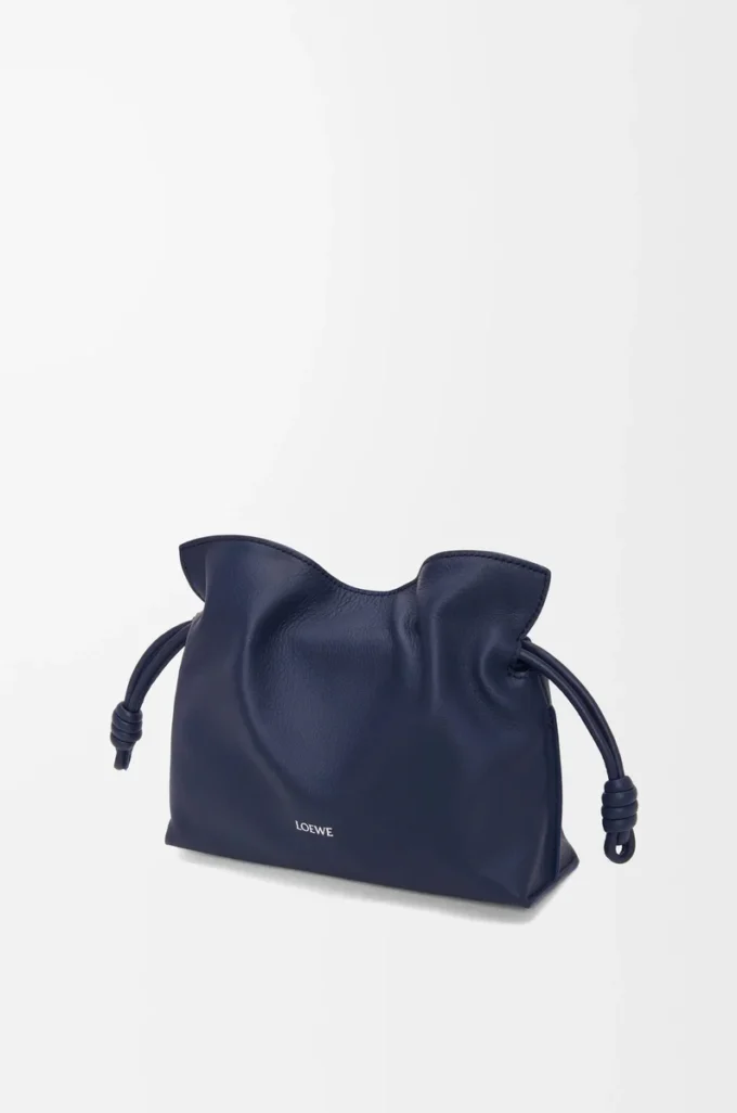 Mini Flamenco-clutch i nappa kalvskinn Abyss Blue Mini Flamenco-clutch i nappa kalvskinn Abyss Blue