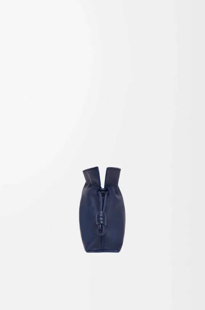 Mini Flamenco-clutch i nappa kalvskinn Abyss Blue Mini Flamenco-clutch i nappa kalvskinn Abyss Blue