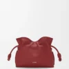 Mini Flamenco-clutch i nappa-kalvskinn Burnt Red Mini Flamenco-clutch i nappa-kalvskinn Burnt Red