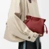 Mini Flamenco-clutch i nappa-kalvskinn Burnt Red Mini Flamenco-clutch i nappa-kalvskinn Burnt Red
