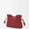 Mini Flamenco-clutch i nappa-kalvskinn Burnt Red Mini Flamenco-clutch i nappa-kalvskinn Burnt Red